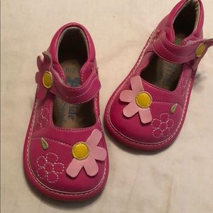 Pink hide & squeak shows